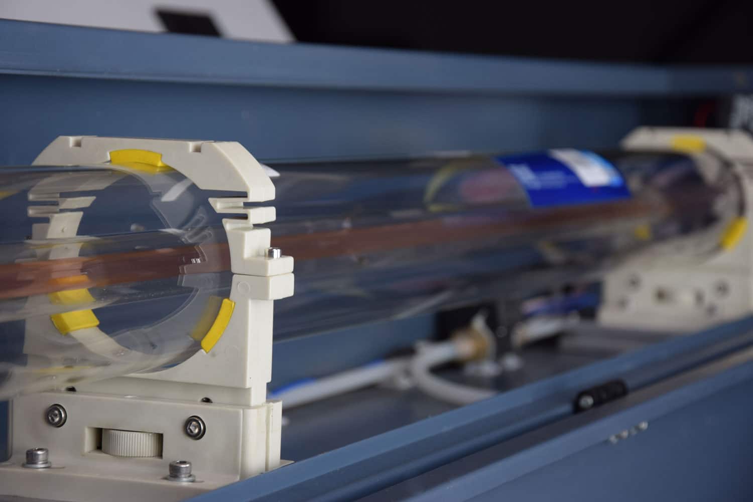 Glas-CO2-Laserröhre in einer CO2-Lasermaschine