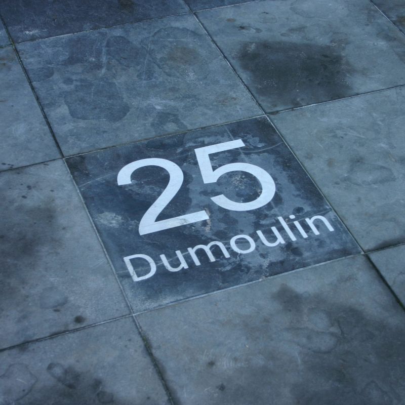 Lasergravur von Naturstein mit einem CO2-Laser