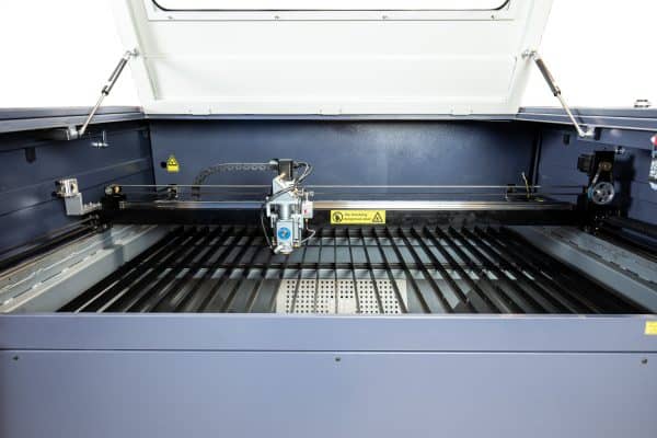 MQ1390C Hochleistungs-CO2-Kombi-Metall-Holz-Kunststoff-Laserschneider im Inneren
