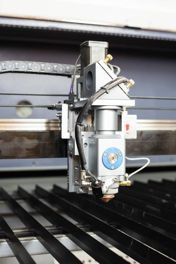MQ1390C Hochleistungs-CO2-Kombi-Metall-Holz-Kunststoff-Laserschneider-Laserkopf-Nahaufnahme