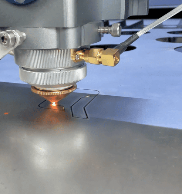 MQ1390C Hochleistungs-CO2-Metalllaserschneider - Laserkopf-Nahaufnahme
