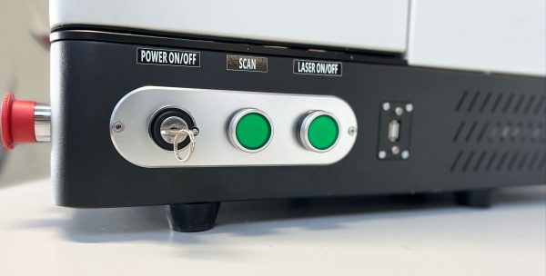 Geschlossene Desktop-Faserlaser-Graviermaschine – Bild 8
