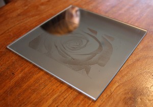 Spiegellasergravur mit Faserlaser