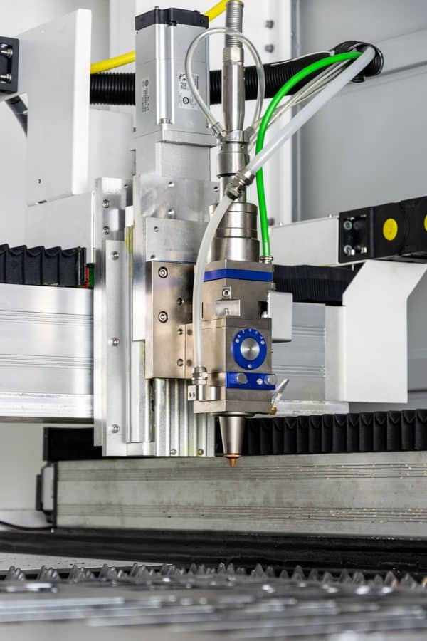 METAQUIP Faserlaserschneidmaschine - Laserkopfdetail