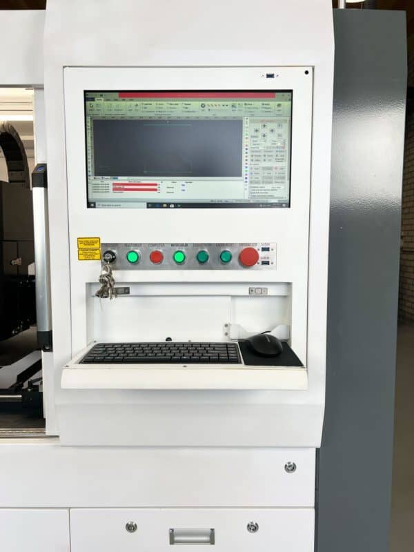 MQ FC6060 Faser-Metall-Laserschneider mit eingebautem Computer