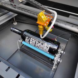 Lasergravur von runden, zylindrischen und konischen Objekten - Rotationsmodul-Lasermaschine