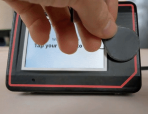 Zugang zur Lasermaschine pro Benutzer mit RFID-Karte